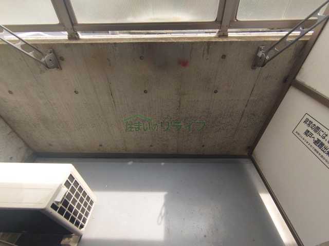 バルコニー　別部屋の参考写真になります。