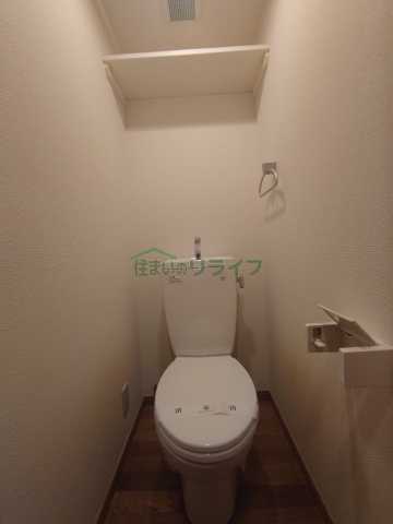 トイレ　別部屋の参考写真になります。