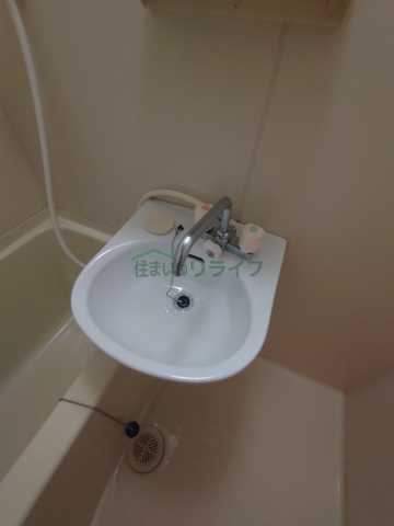 洗面設備　別部屋の参考写真になります。