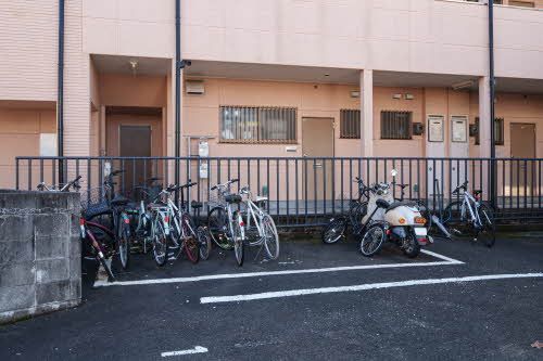 建物外観　駐輪場