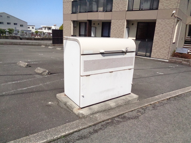 その他　敷地内ゴミ箱