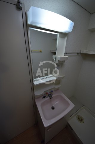 洗面設備　キャピタル西長堀　独立洗面化粧台