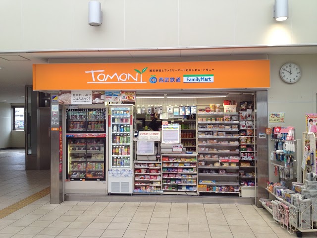 コンビニ　ファミリーマート トモニー（コンビニ）まで151m