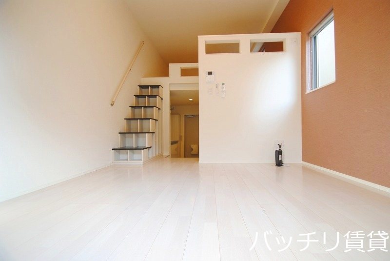 居室・リビング　同型タイプの為、現状を優先致します。
