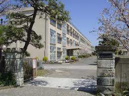 中学校　木更津市立木更津第一中学校（中学校）まで1181m