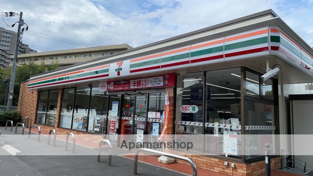 コンビニ　セブン－イレブン豊中東泉丘店（コンビニ）まで432m