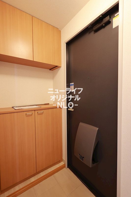 玄関　セパレートタイプのシューズボックスがあり玄関周りもスッキリ☆
