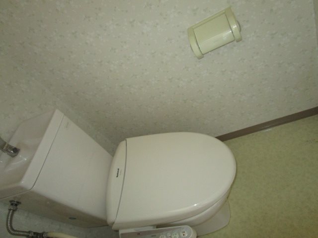 トイレ　写真は304号室です（参考）