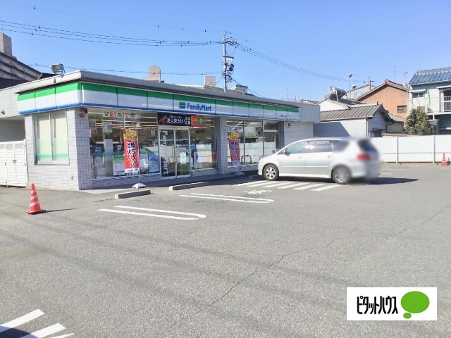 コンビニ　ファミリーマート名南豊三丁目店（コンビニ）まで97m