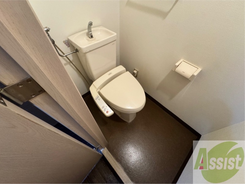 トイレ　トイレです。ウォシュレット付を探している方、おすすめです。