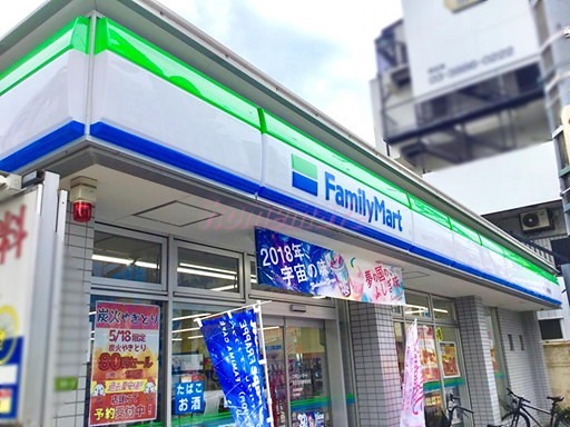 コンビニ　ファミリーマート 足立五反野駅前店（コンビニ）まで675m