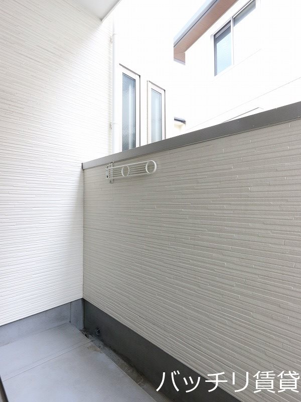 バルコニー　同型タイプの為、現状を優先いたします