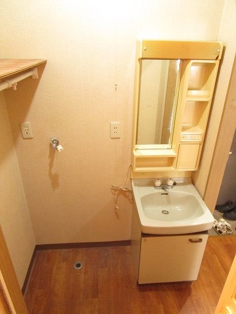 洗面設備　写真は205号室です（参考）