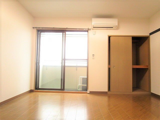 居室・リビング　写真は205号室です（参考）