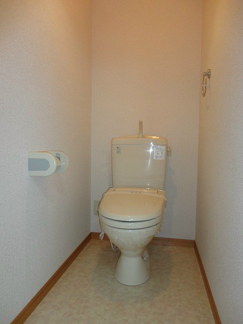 トイレ　写真は103号室です