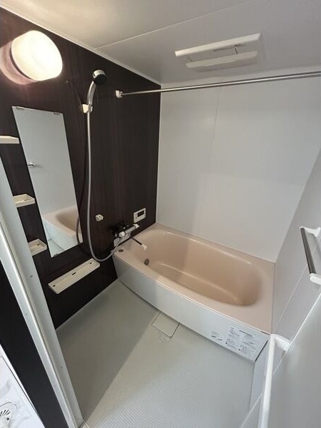 バス・シャワールーム　※写真は同じマンションの違う部屋のものになります。