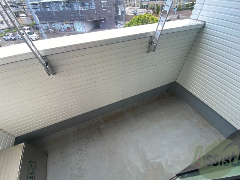 バルコニー　バルコニーが付いているので晴れた日は洗濯物が沢山干せますね。