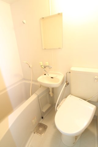バス・シャワールーム　別部屋の写真になります。