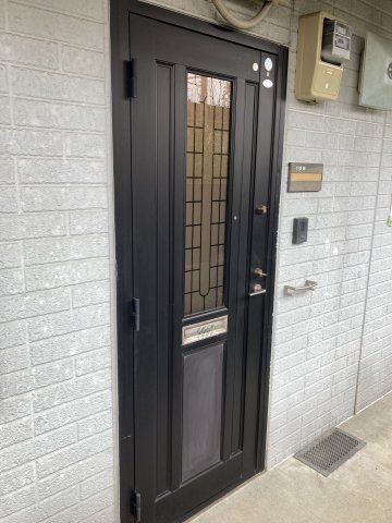 玄関　こちらから案内予約可能です☆