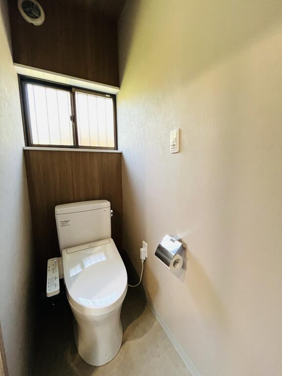 あきる野市草花貸家のトイレ写真