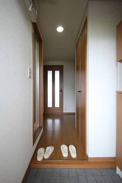 玄関　※別室の参考写真の為、現況優先です。
