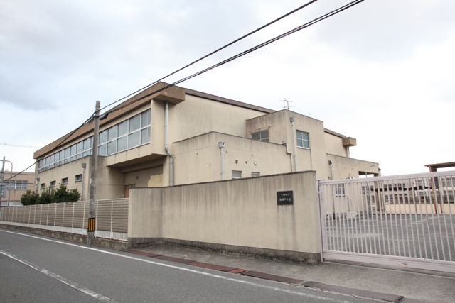 中学校　楠根中学校（中学校）まで1155m