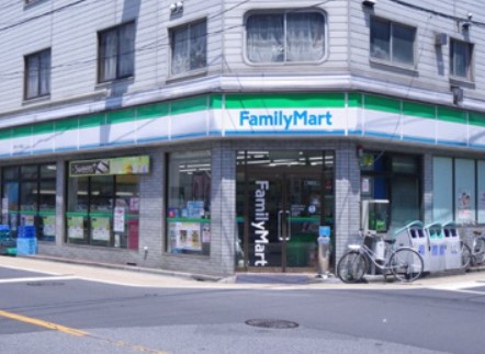 コンビニ　ファミリーマート 戸田本町一丁目店（コンビニ）まで623m