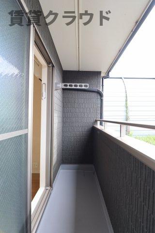 バルコニー　バルコニー付きのしっかり光が取り込める洋室です！