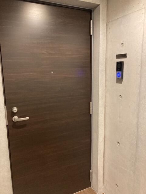 玄関　■モニタ付インターホン付き玄関■シューズラック■ダウンライト
