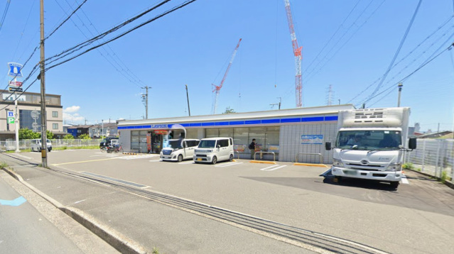 コンビニ　ローソン高槻下田部町二丁目店（コンビニ）まで403m
