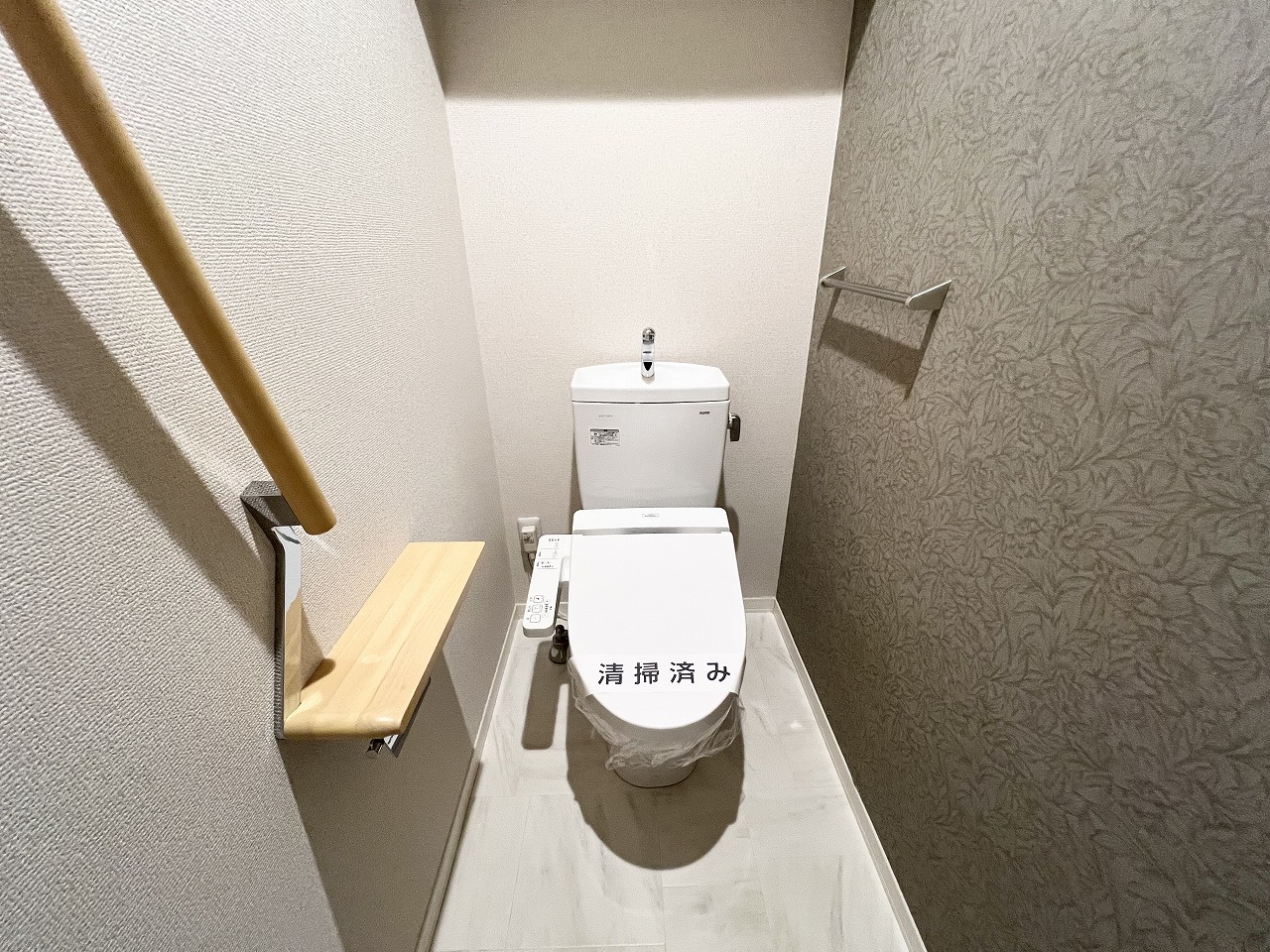 トイレ　※写真は2階のもの