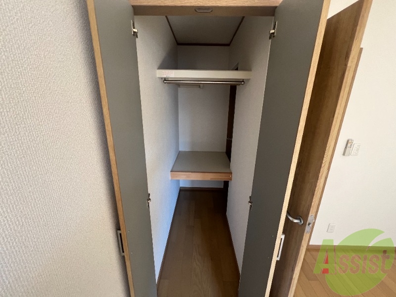 収納　収納は奥行きがあり、三段お使い頂けます。