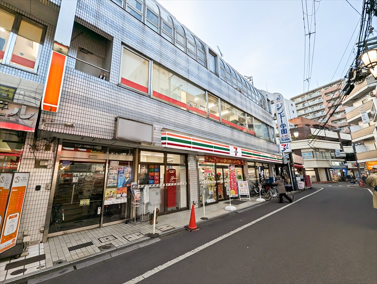 コンビニ　セブンイレブン東久留米駅北口店（コンビニ）まで190m
