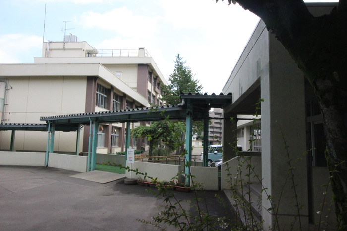 中学校　上杉山通中学校（中学校）まで1200m