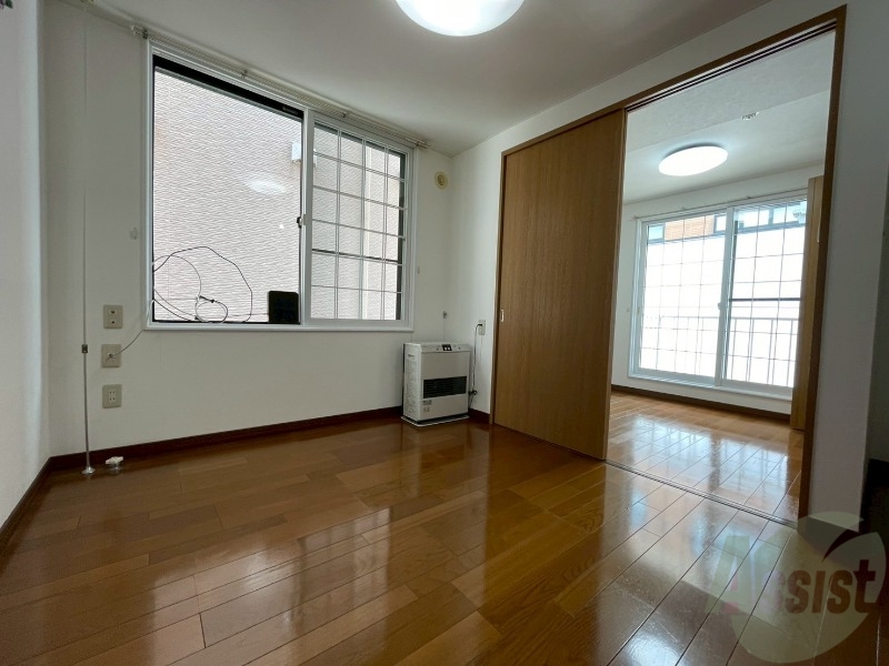 居室・リビング　広くてキレイなお部屋が広がっていて、充実した生活が送れそう。