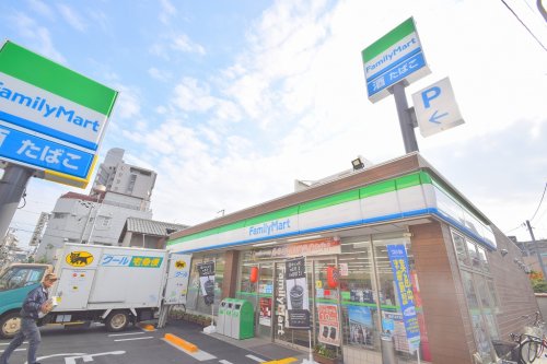 コンビニ　ファミリーマート 城東えなみ店（コンビニ）まで220m