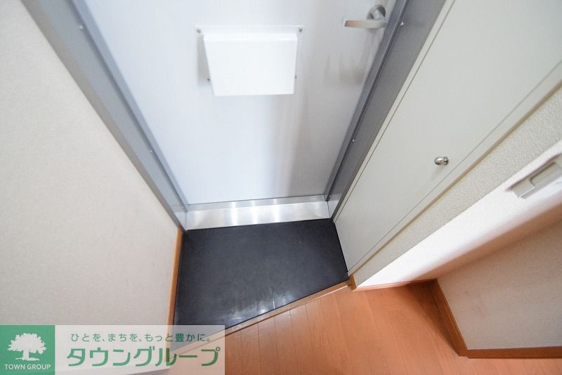 玄関　仕様・設備は現況と異なる場合があります。現況優先。