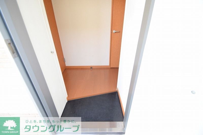 玄関　仕様・設備は現況と異なる場合があります。現況優先。