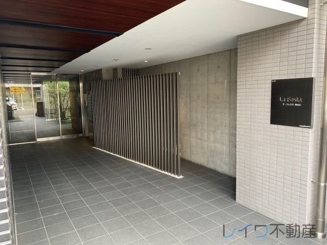 エントランス　清潔なエントランスです