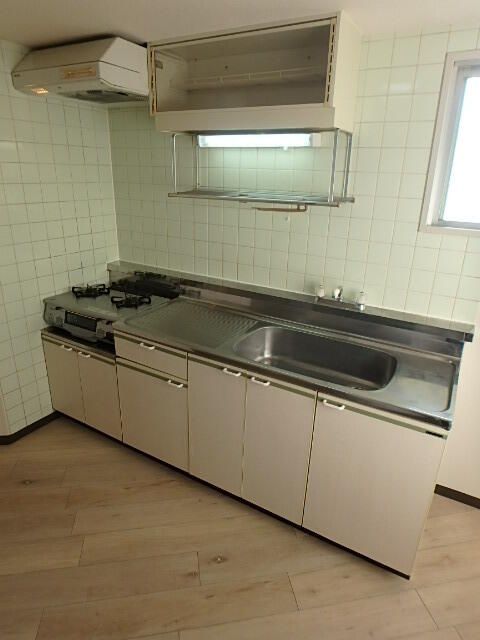 キッチン　別部屋参考写真です