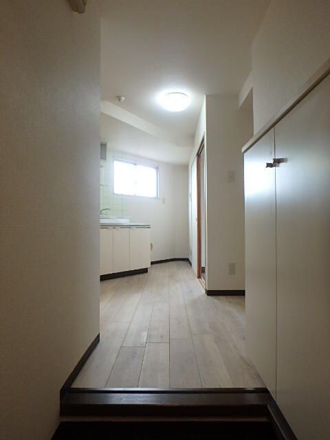 玄関　別部屋参考写真です