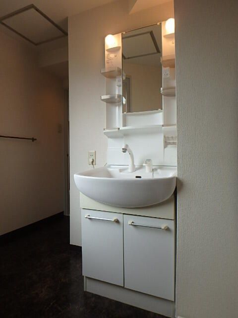 洗面設備　別部屋参考写真です