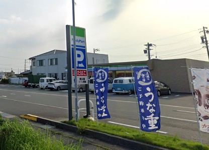 コンビニ　ファミリーマート（コンビニ）まで655m