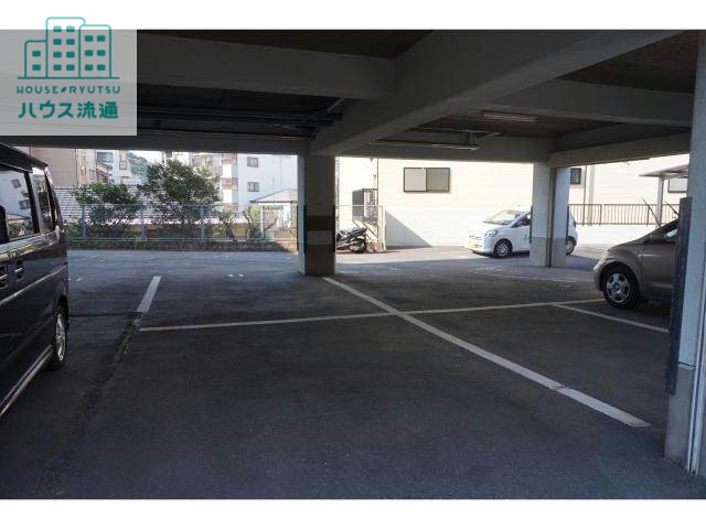 駐車場　駐車場