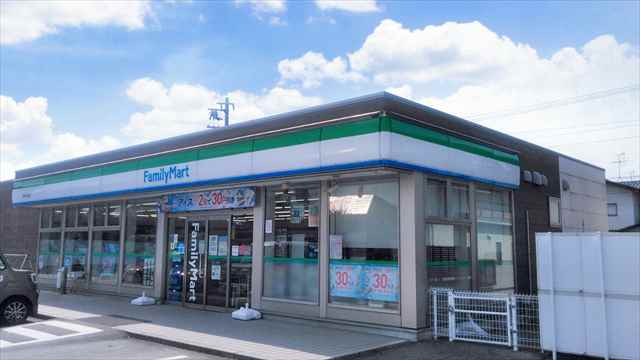 コンビニ　ファミリーマート（コンビニ）まで2659m