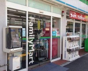 コンビニ　ファミリーマート荒川尾竹橋店（コンビニ）まで178m