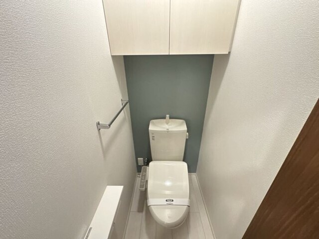 トイレ　温水洗浄暖房便座