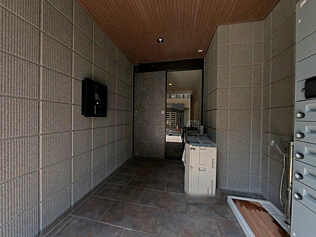 エントランス　エントランスは安心のオートロック付き