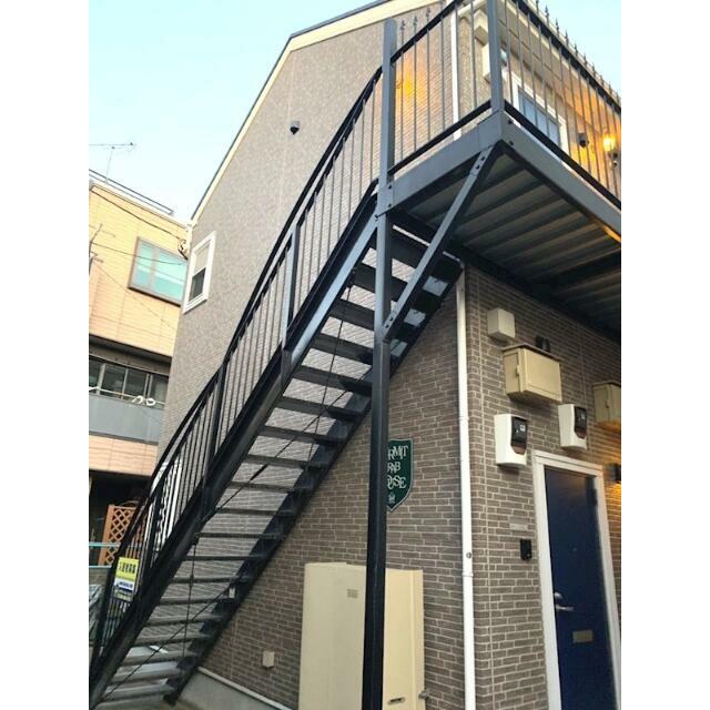 建物外観　重厚感のあるレンガ調の外観です！