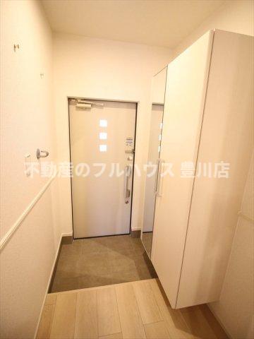 玄関　写真は同型タイプ別室